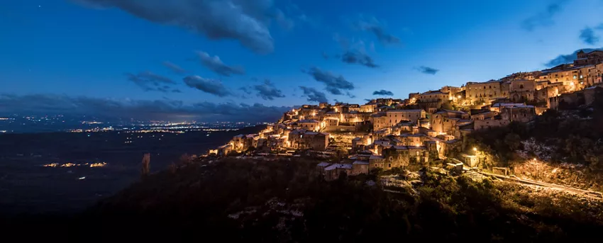 Panorama del borgo di Saracena sulle pendici del Pollino
